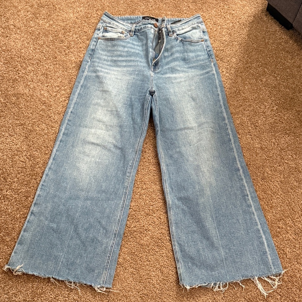 High-Rise Light Blue Wide-Leg Jeans with Frayed Hem
